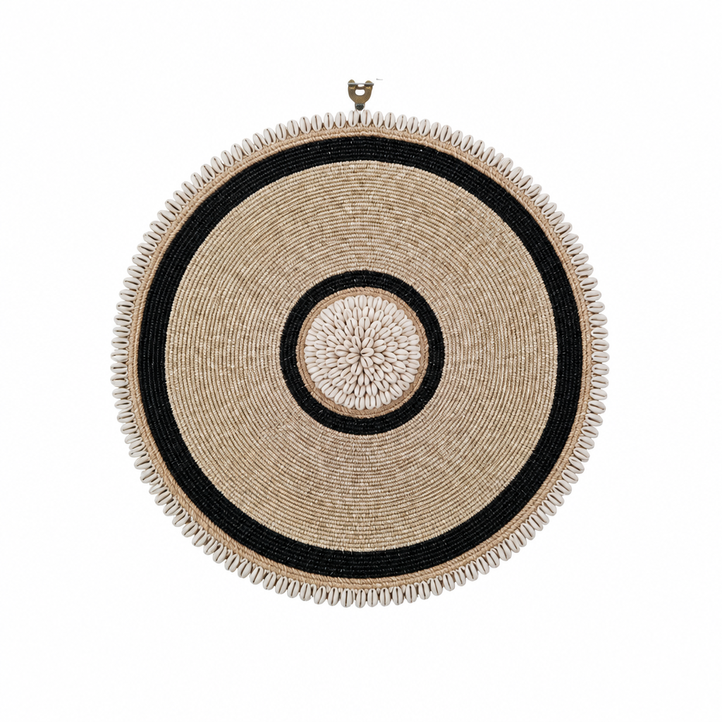 A 50 cm round piece centred on a white background, showing a natural-toned concentric surface, dark circular bands, a pale centre and fine fringe.