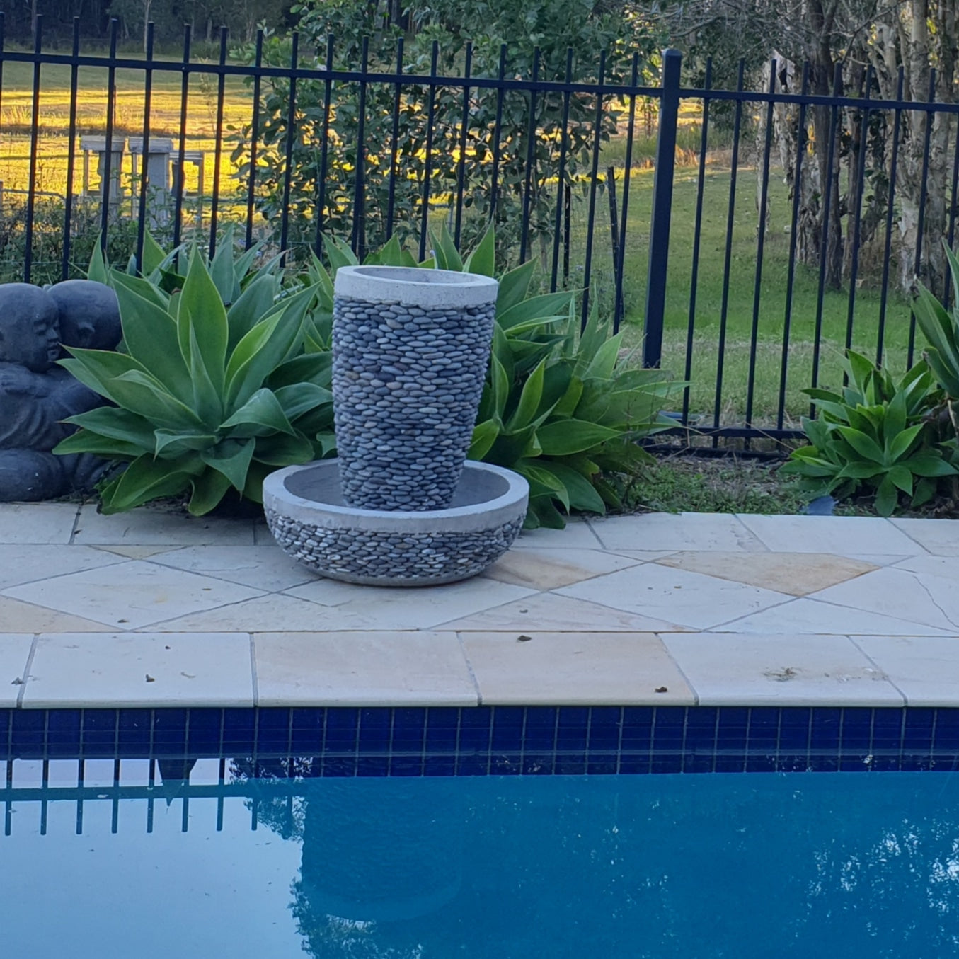 Pebble Water Feature Pot & Base 