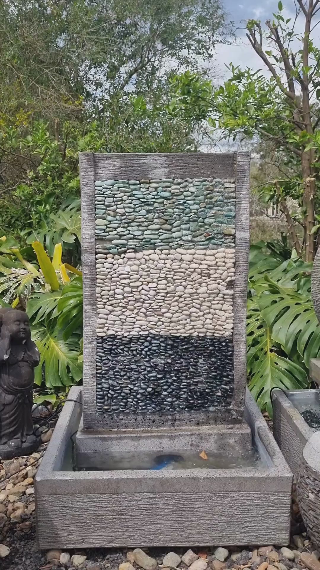 Cascading Style Pebble Design Water Feature.10